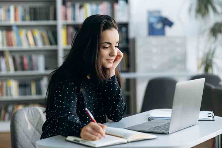 does vs did | Jak i kiedy używamy? | Porównanie | ELLA