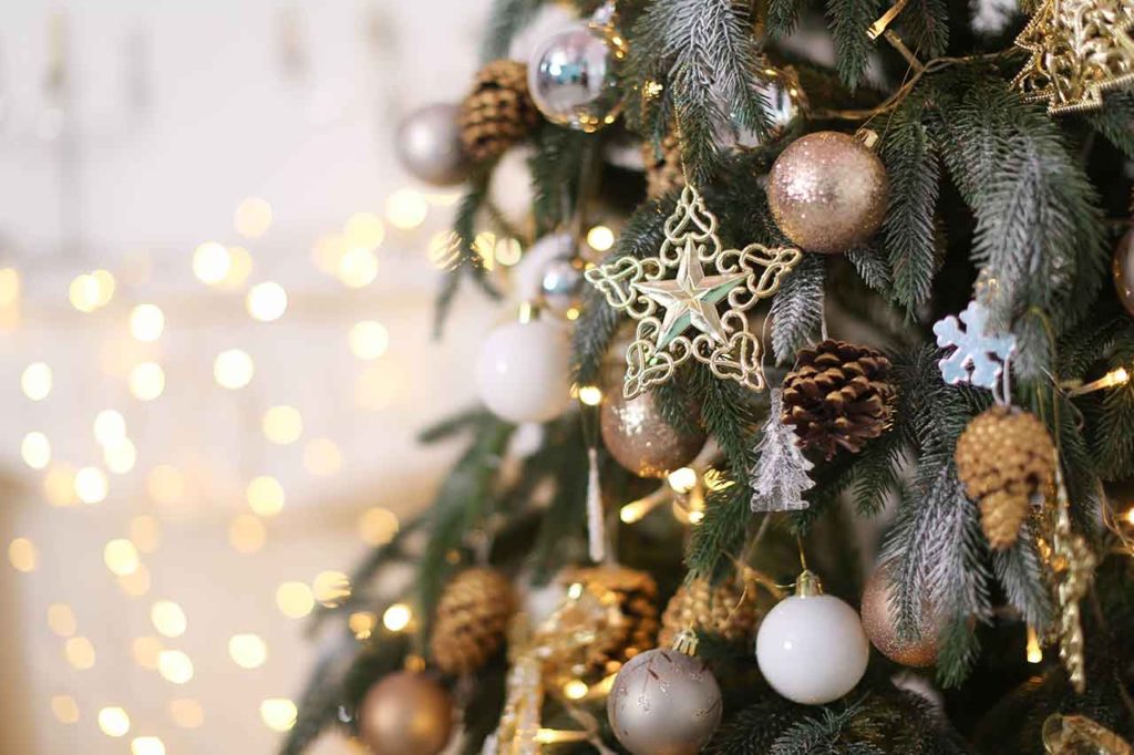 10 idiomów na Boże Narodzenie Light up like a Christmas tree